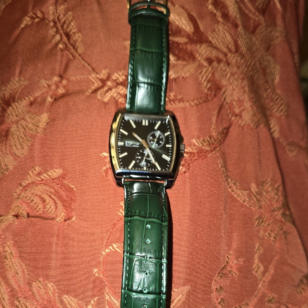 Luxury Men's Watch with Green Leather Strap
